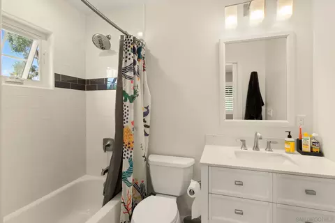 Bath - 418 Parkwood Ln, Encinitas, CA 92024 photo 5 of 7