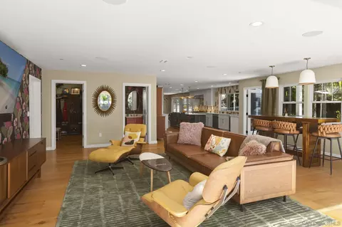 Living - 418 Parkwood Ln, Encinitas, CA 92024 photo 5 of 6