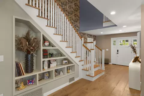 Entry Way - 418 Parkwood Ln, Encinitas, CA 92024 photo 2 of 5