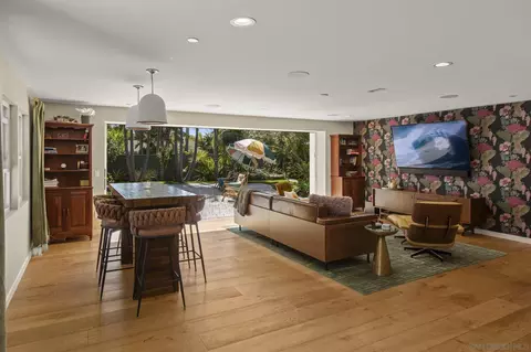 Living - 418 Parkwood Ln, Encinitas, CA 92024 photo 2 of 6