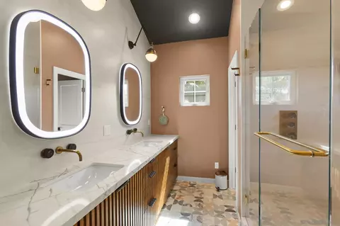 Bath - 418 Parkwood Ln, Encinitas, CA 92024 photo 6 of 7