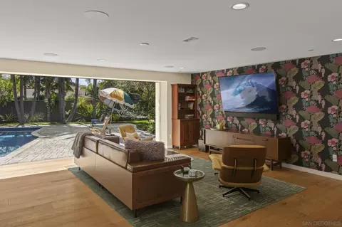 Living - 418 Parkwood Ln, Encinitas, CA 92024 photo 3 of 6
