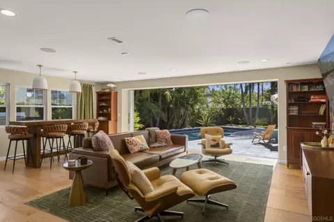 Living - 418 Parkwood Ln, Encinitas, CA 92024 photo 4 of 6