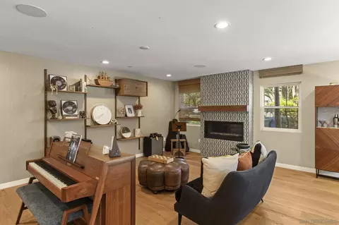 Living - 418 Parkwood Ln, Encinitas, CA 92024 photo 1 of 6