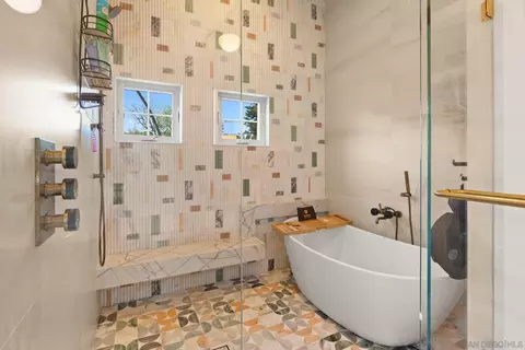 Bath - 418 Parkwood Ln, Encinitas, CA 92024 photo 7 of 7