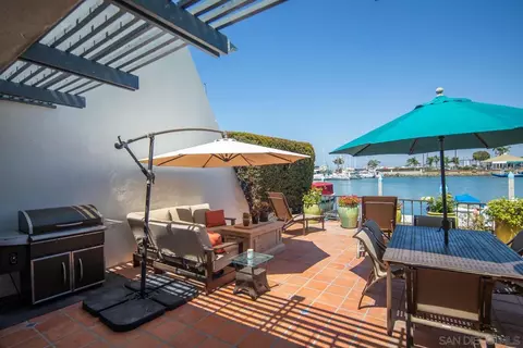 Exterior - 37 Antigua Ct, Coronado, CA 92118 photo 6 of 7