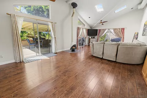 9939 Crestlane Ct, Spring Valley, CA 91977 photo 10