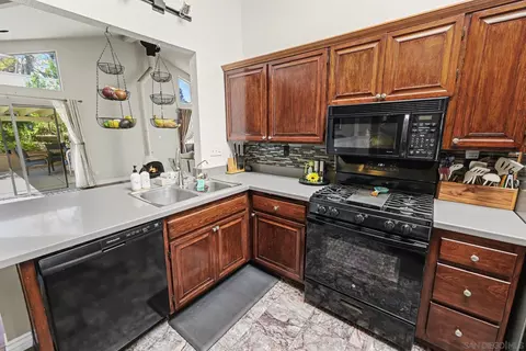 9939 Crestlane Ct, Spring Valley, CA 91977 photo 15