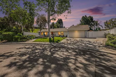 9939 Crestlane Ct, Spring Valley, CA 91977
