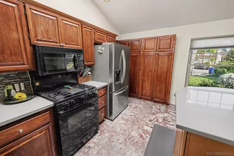 9939 Crestlane Ct, Spring Valley, CA 91977 photo 13