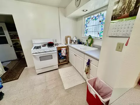 Kitchen - 2550 Live Oak Trl, Boulevard, CA 91905 photo 3 of 4