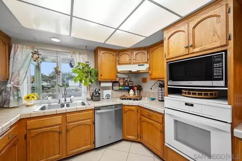Kitchen - 9948 Kincaid St, Santee, CA 92071 photo 3 of 4
