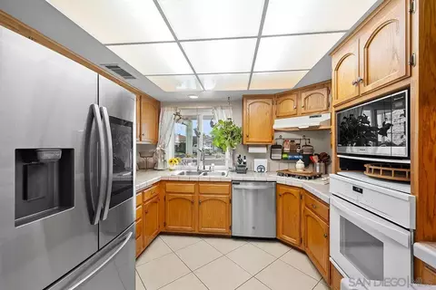 Kitchen - 9948 Kincaid St, Santee, CA 92071 photo 2 of 4