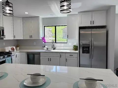 9211 Todos Santos Dr, Santee, CA 92071