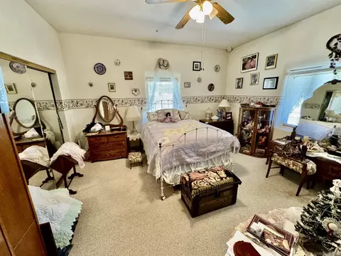 Bedroom - 41083 Old Highway 80, Boulevard, CA 91905 photo 4 of 6