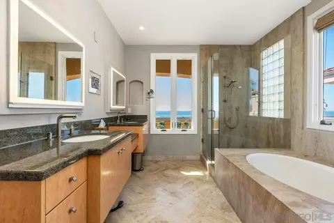 Bath - 849 N Rios Ave, Solana Beach, CA 92075 photo 1 of 3