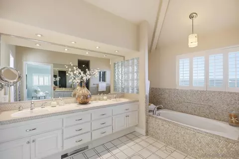 Bath - 21 Spinnaker Way, Coronado, CA 92118 photo 4 of 5