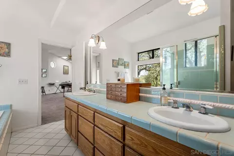 Bath - 4824 Mountainbrook Rd, Santa Ysabel, CA 92070 photo 7 of 7