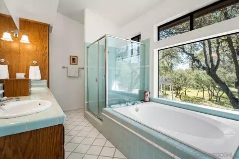 Bath - 4824 Mountainbrook Rd, Santa Ysabel, CA 92070 photo 6 of 7