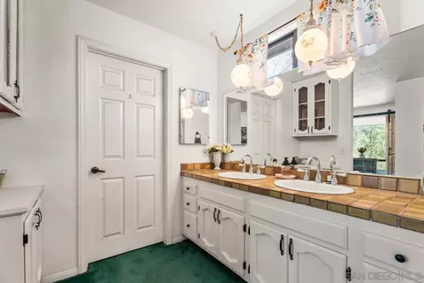Bath - 4824 Mountainbrook Rd, Santa Ysabel, CA 92070 photo 4 of 7