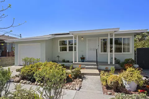 2762 Ridge View Dr, San Diego, CA 92105