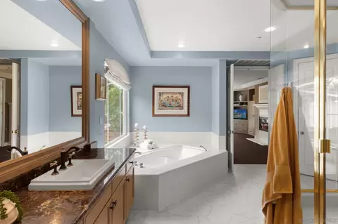 Bath - 521 Latigo Row, Encinitas, CA 92024 photo 3 of 5