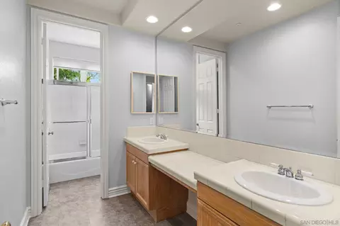 Bath - 521 Latigo Row, Encinitas, CA 92024 photo 4 of 5