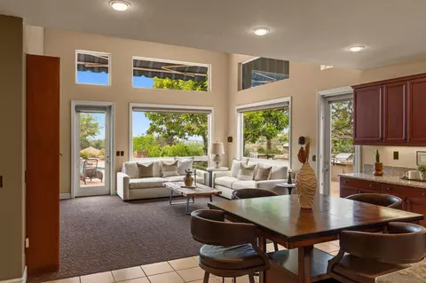 Living - 521 Latigo Row, Encinitas, CA 92024 photo 5 of 8