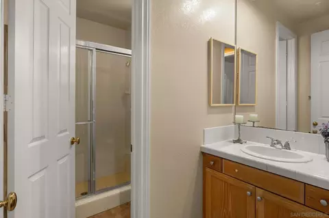 Bath - 521 Latigo Row, Encinitas, CA 92024 photo 1 of 5