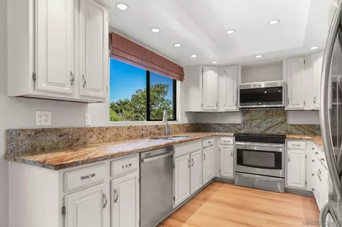 835 E Ave #B, Coronado, CA 92118