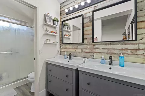 Bath - 2478 Hialeah Ln, Alpine, CA 91901 photo 2 of 2