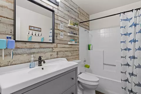 Bath - 2478 Hialeah Ln, Alpine, CA 91901 photo 1 of 2