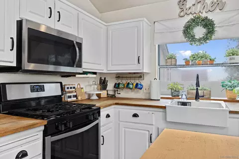 Kitchen - 2478 Hialeah Ln, Alpine, CA 91901 photo 3 of 4