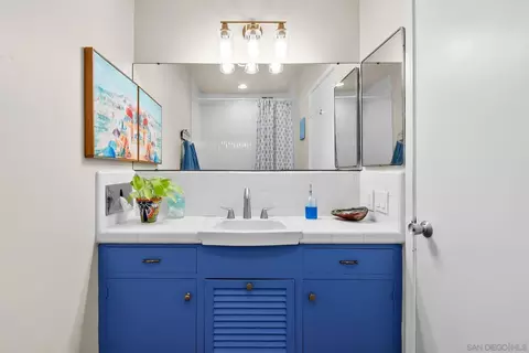 Bath - 230 Prospect St #12, La Jolla, CA 92037 photo 2 of 2