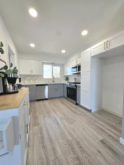 Kitchen - 27102 Capilano, Menifee, CA 92586 photo 2 of 5
