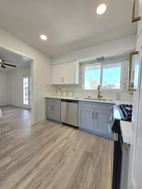 Kitchen - 27102 Capilano, Menifee, CA 92586 photo 4 of 5