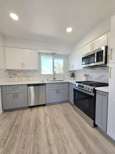 Kitchen - 27102 Capilano, Menifee, CA 92586 photo 3 of 5