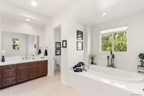 Bath - 2105 Timneh Ct, Oceanside, CA 92057 photo 2 of 5