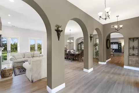 Entry Way - 2105 Timneh Ct, Oceanside, CA 92057 photo 2 of 4