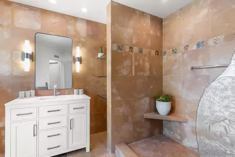 Bath - 1097 Camino Alisos, Fallbrook, CA 92028 photo 5 of 5