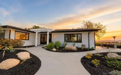 Exterior - 1097 Camino Alisos, Fallbrook, CA 92028 photo 3 of 18