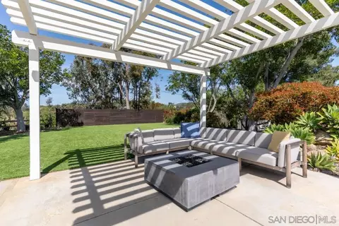 Exterior - 1097 Camino Alisos, Fallbrook, CA 92028 photo 11 of 18