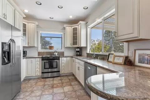 Kitchen - 1097 Camino Alisos, Fallbrook, CA 92028 photo 5 of 5
