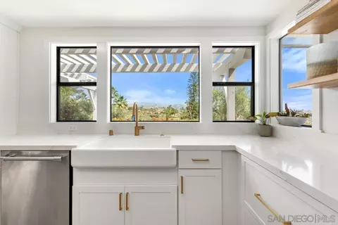 Kitchen - 1097 Camino Alisos, Fallbrook, CA 92028 photo 3 of 5