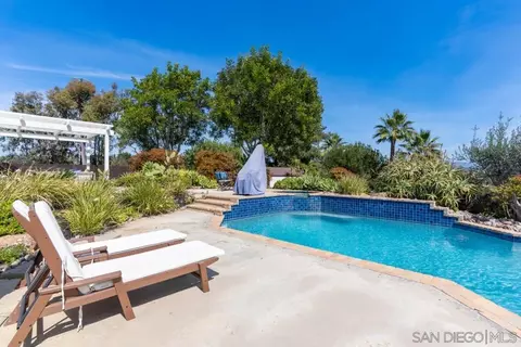 Exterior - 1097 Camino Alisos, Fallbrook, CA 92028 photo 9 of 18