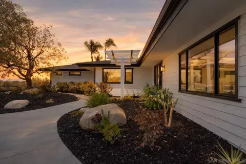 Exterior - 1097 Camino Alisos, Fallbrook, CA 92028 photo 4 of 18