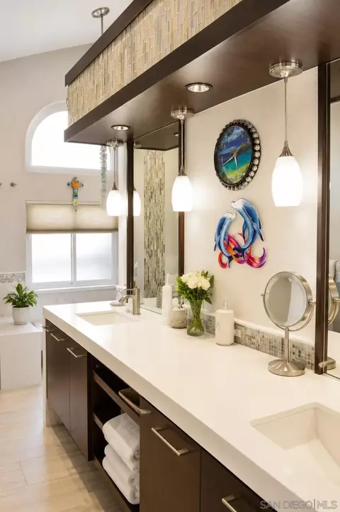 Bath - 12834 Rockwell, Poway, CA 92064 photo 2 of 10