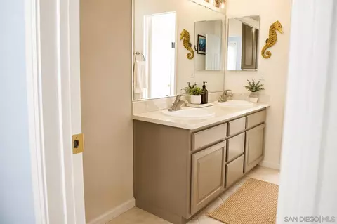 Bath - 12834 Rockwell, Poway, CA 92064 photo 6 of 10