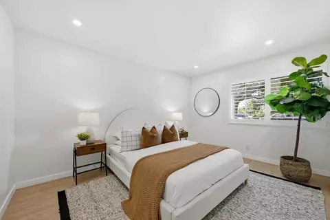 Bedroom - 8362 Via Sonoma #C, La Jolla, CA 92037 photo 1 of 2