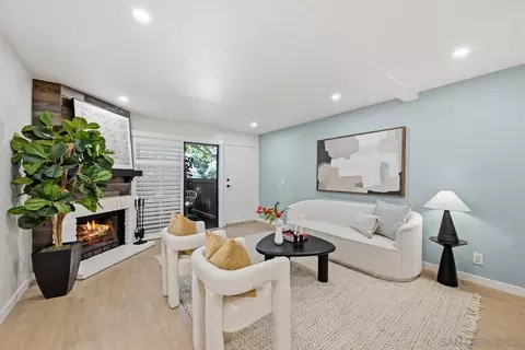 Living - 8362 Via Sonoma #C, La Jolla, CA 92037 photo 2 of 3